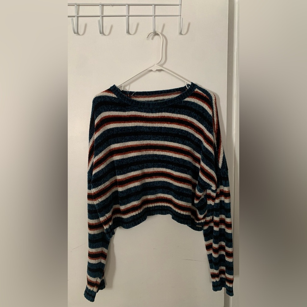 ✨Volcom Cropped Sweater✨